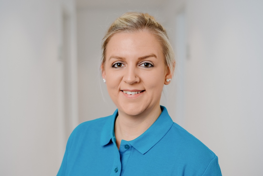 hausarzt-wiesbaden-kardiologie- fr-feck-operative-praxismanagerin hausarzt-wiesbaden-kardiologie- fr-feck-operative-praxismanagerin